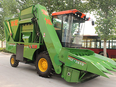 玉米收獲機(jī)